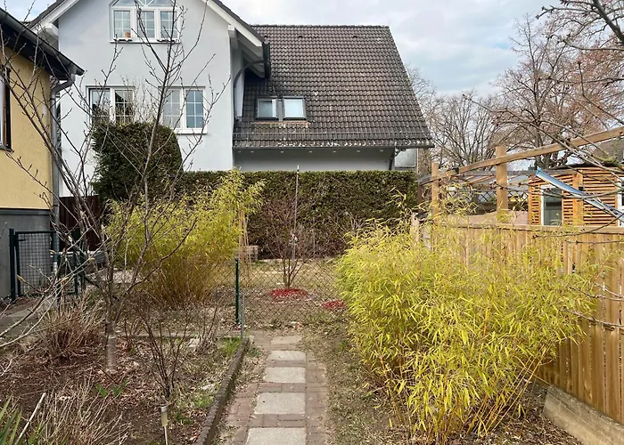 In Neuenhagen * Hollaender